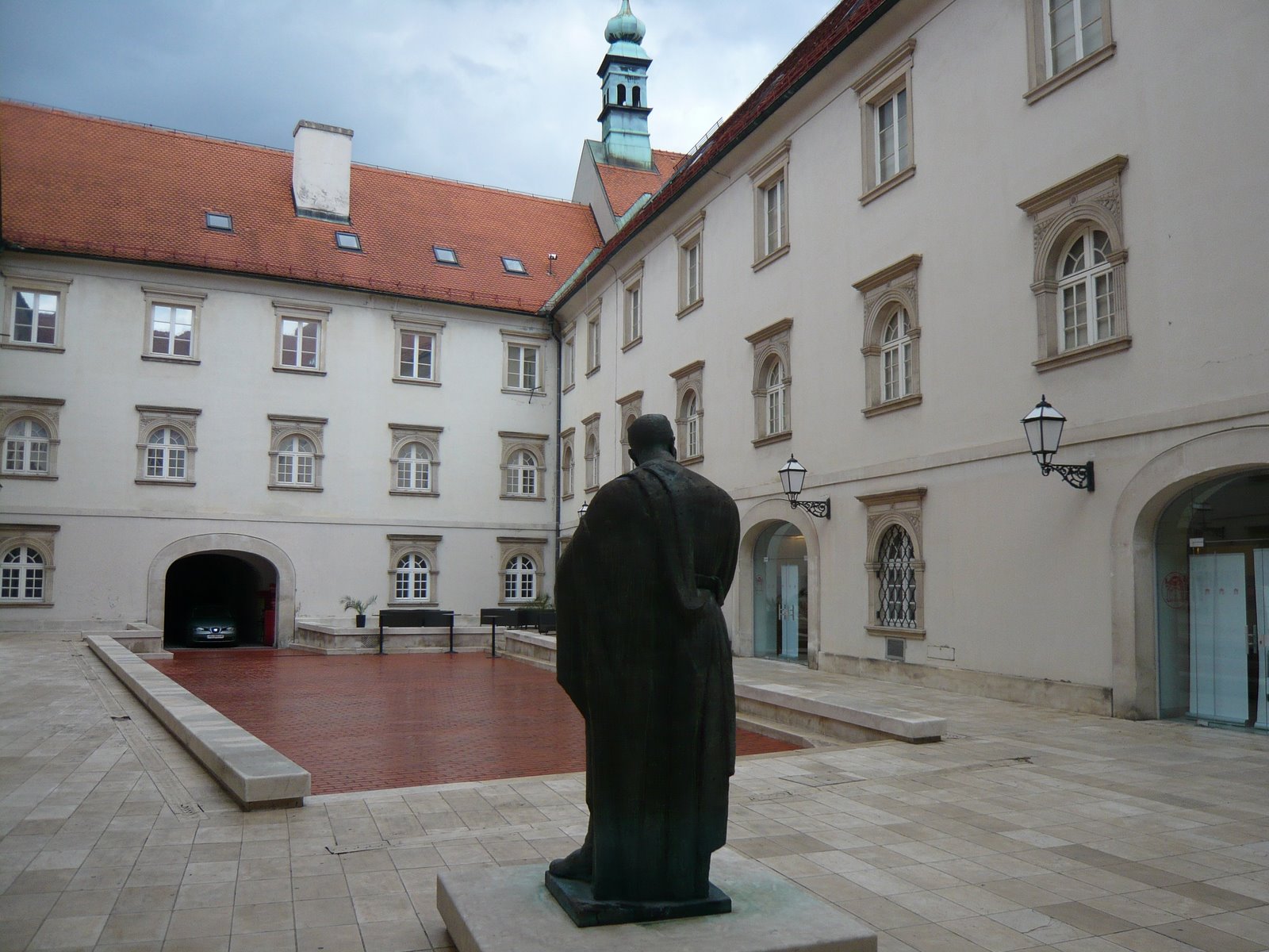 [L1000469.JPG]