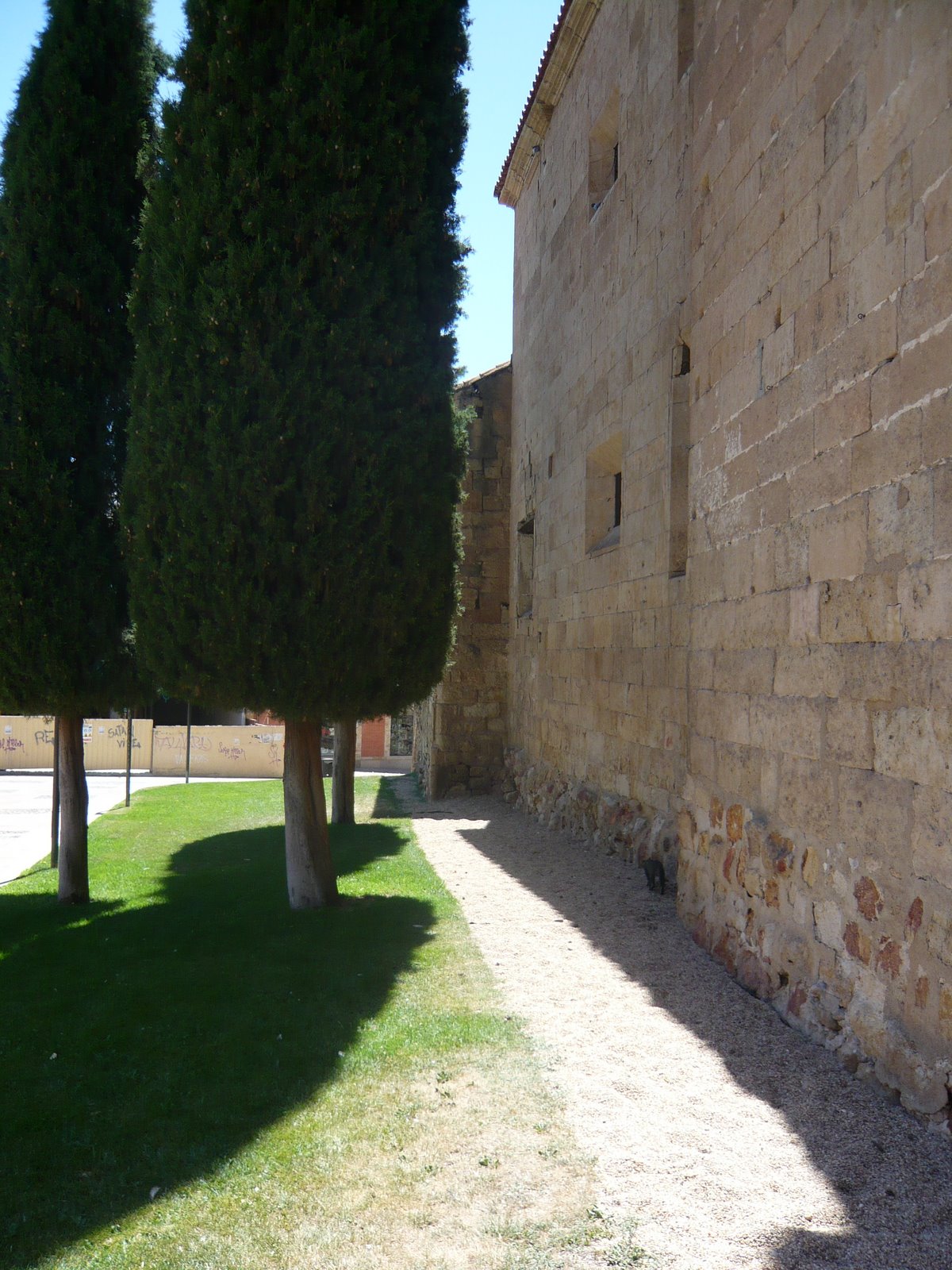[L1000978.JPG]