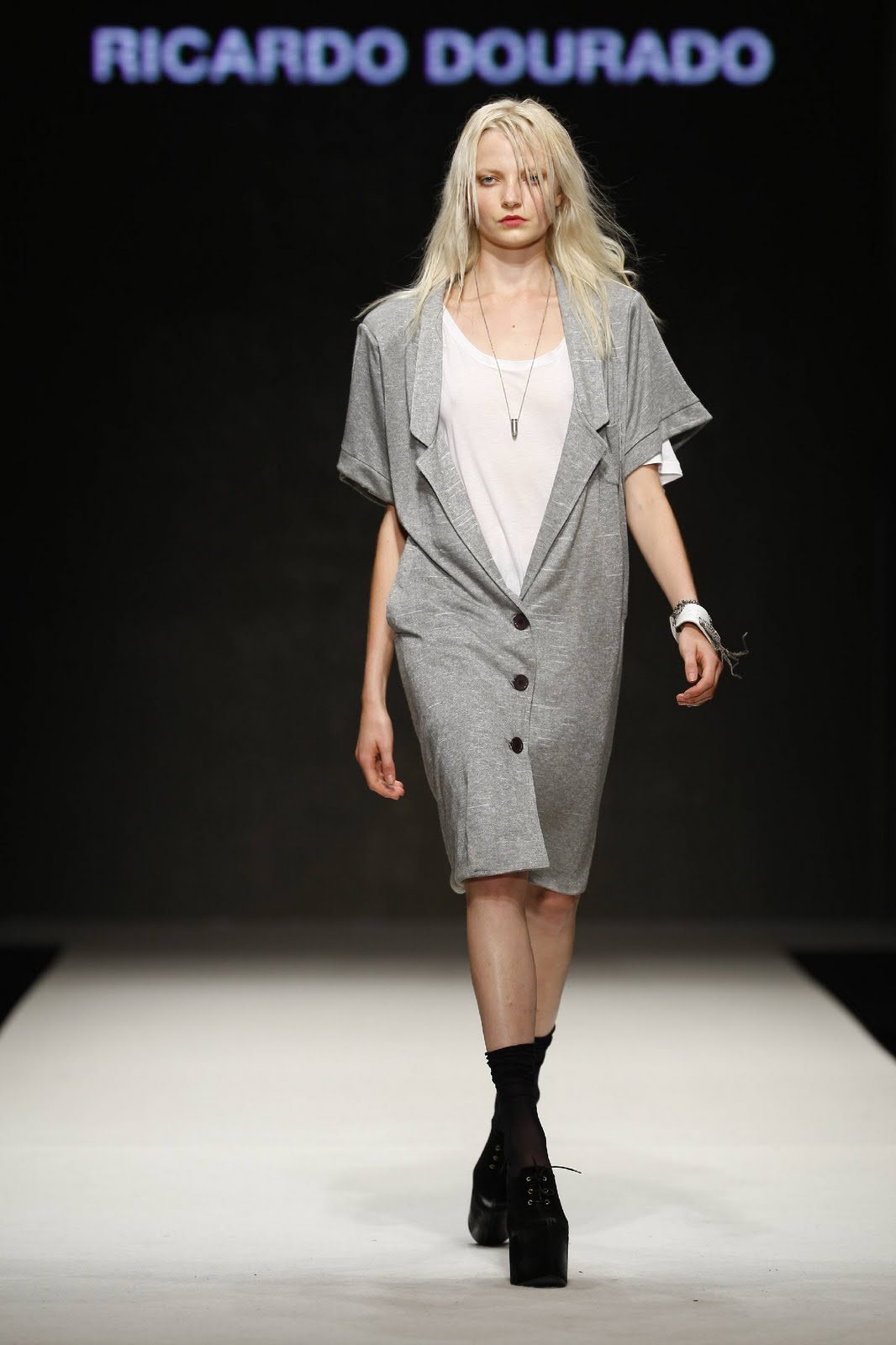 [MLX33RDourado002.JPG]