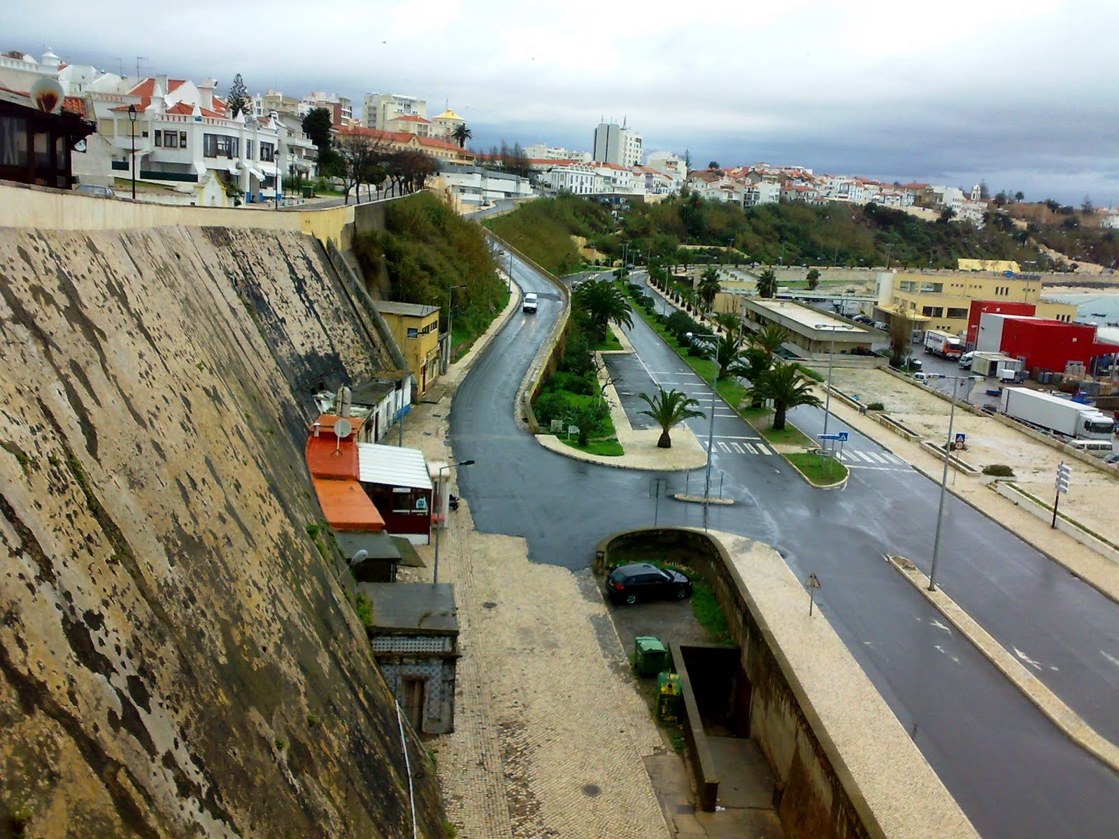 [060120101164.jpg]