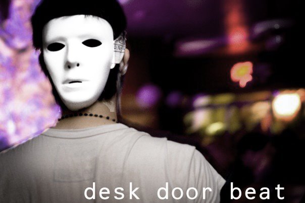 desk door beat