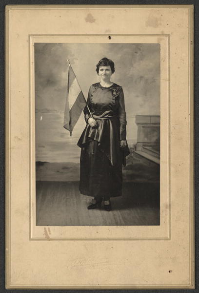BRN MATTE LADY WITH FLAG
