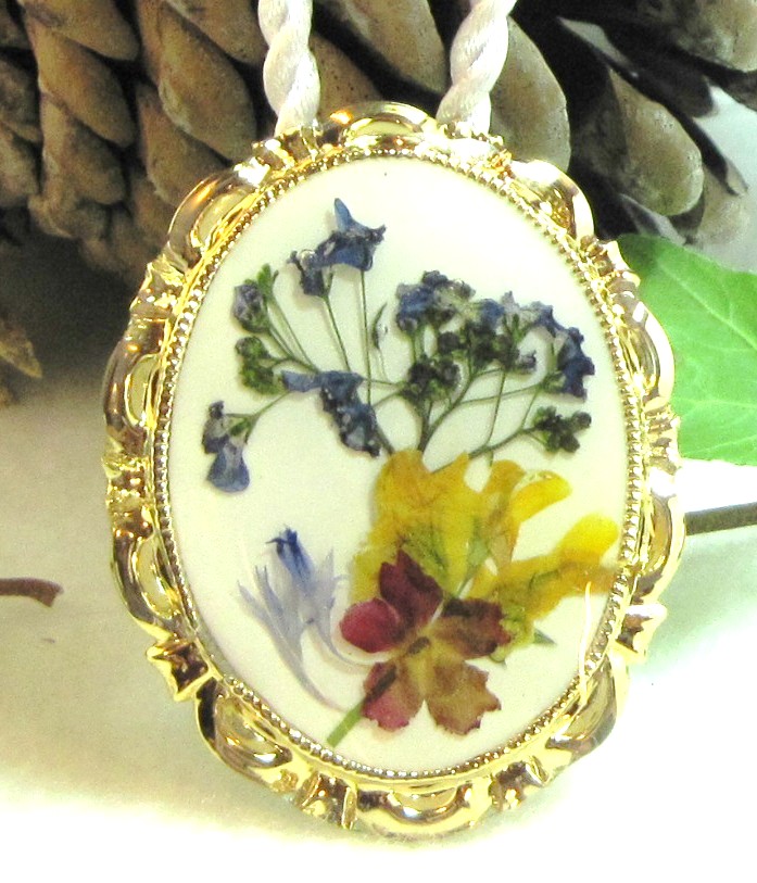 Resin and Pressed Flowers How Pressed Flowers and Resin Interact