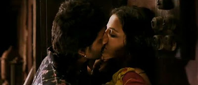 Hot and Erotic Kiss Vidhya Balan and Arshad Warsi From Ishqiy