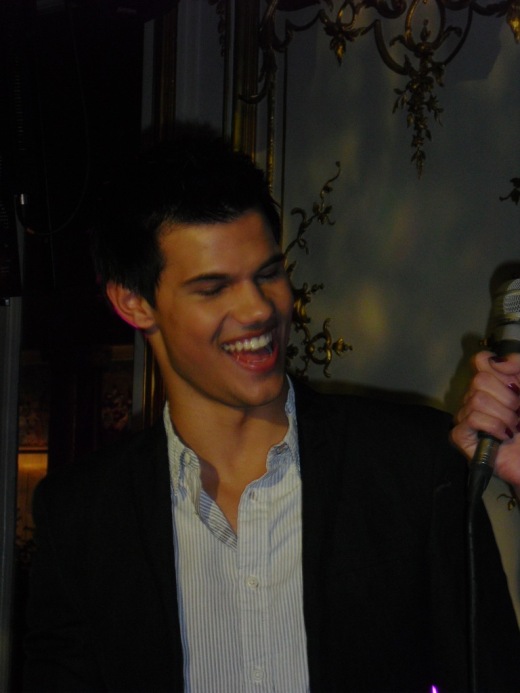 Mi hombre lobo favorito Taylor Lautner: 09-abr-2010