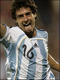 [_42449410_aimar270.jpg]
