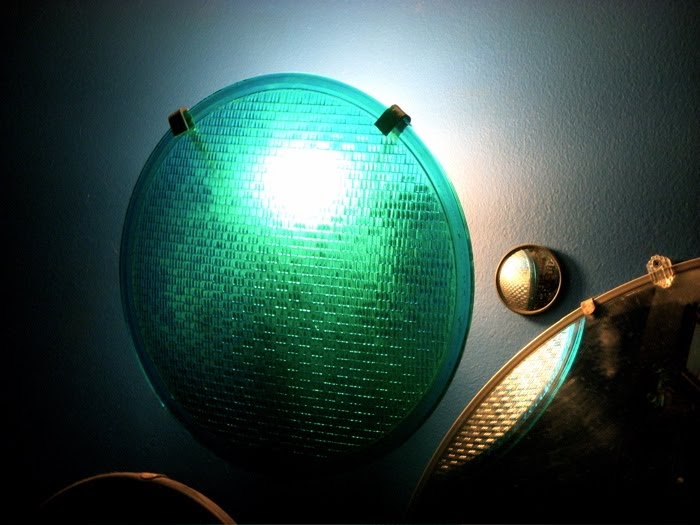 Kellen's Metal Art Traffic Light Wall Lamp