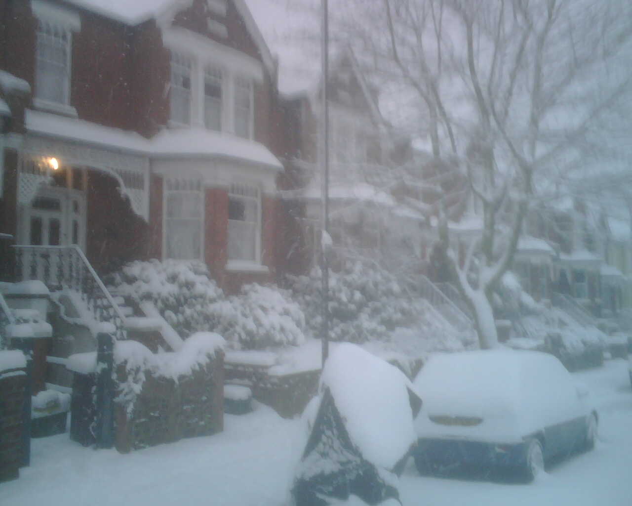 [snow+house.jpg]