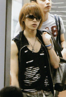 http://2.bp.blogspot.com/_volzJoNDygE/SwOhcJYYf3I/AAAAAAAAAE4/eNNPn3Em45E/s1600/Ueda-Tatsuya-hates-leggings-alot.jpg