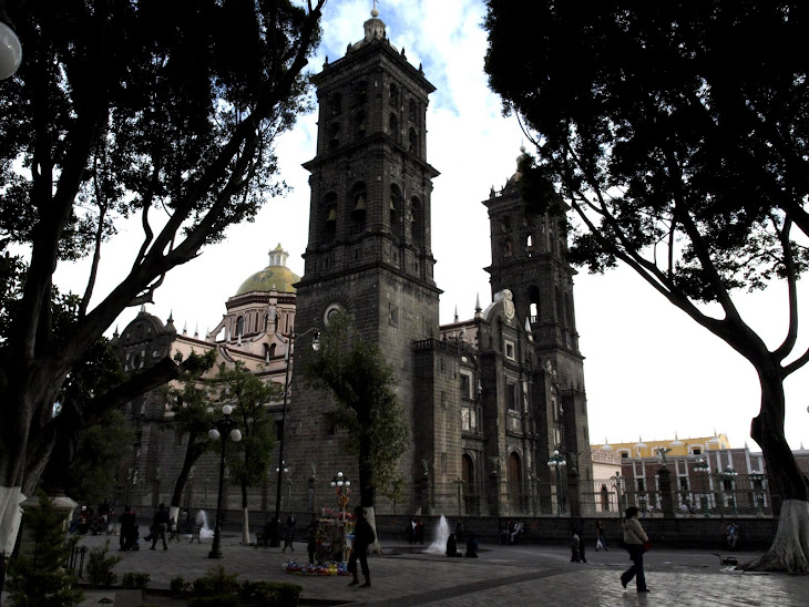 Fachadas de iglesias y edificios de Puebla.