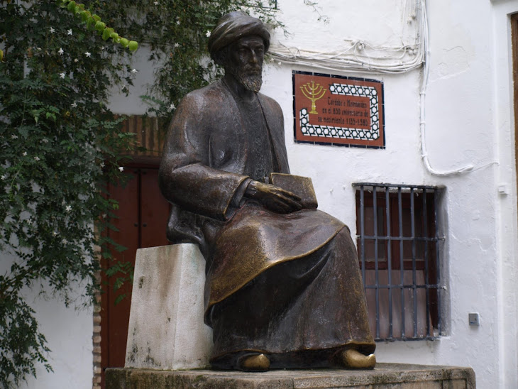 Maimónides (jurista y filósofo judio, nace en Córdoba  y muere en Egipto)