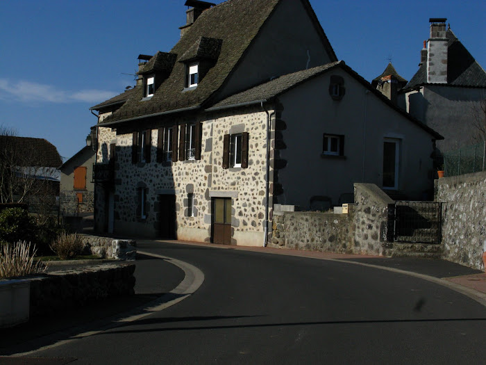 mon cantal LAROQUEVIEILLE chez moi