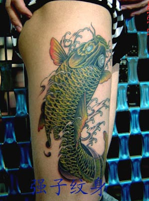 A leg tattoo showing two KOI fishes jumping