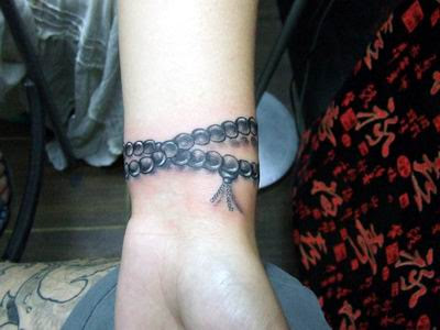 A bracelet tattoo resembling the prayer beads.
