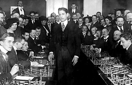 A man that really could give quite the Simul - CAPABLANCA