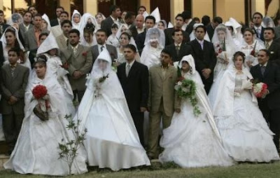 wedding couples 2010 newlywed attend iraq ibtimes reception mass session during