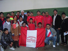 EL CONSUL GENERAL DE PERÚ  EN ESPAÑA  ANIMO AL EQUIPO PERUANO  EN SU VISTA  A VIGO