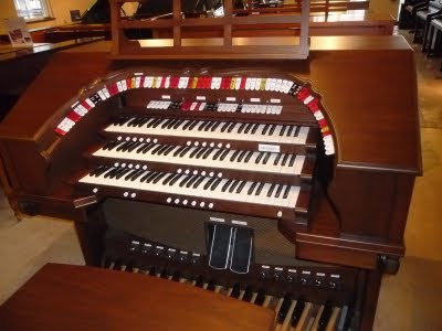 Pre-Owned Allen Renaissance 3 manual theatre organ R-311