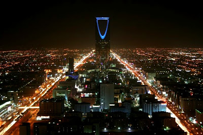 bdw+Kingdom_Tower_at_night+Riyadh.JPG