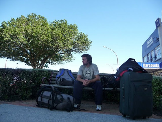 Aquí estoy Te Puke, Nueva Zelanda con las maletas