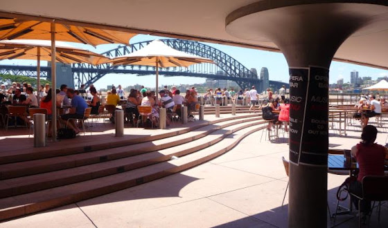 Los comercios abajo del Opera House en Sidney