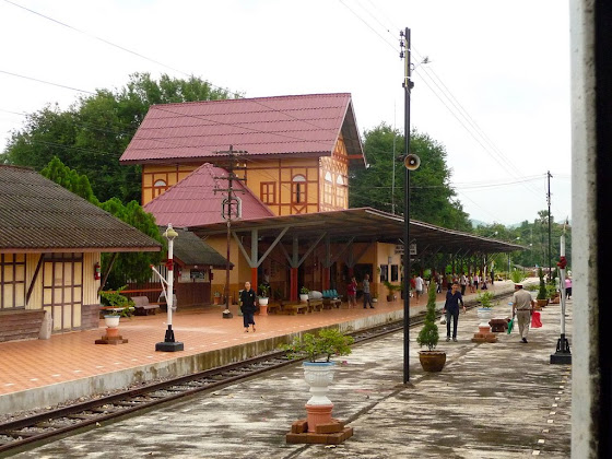 Aquí una foto de la estación del tren en Chiang Mai
