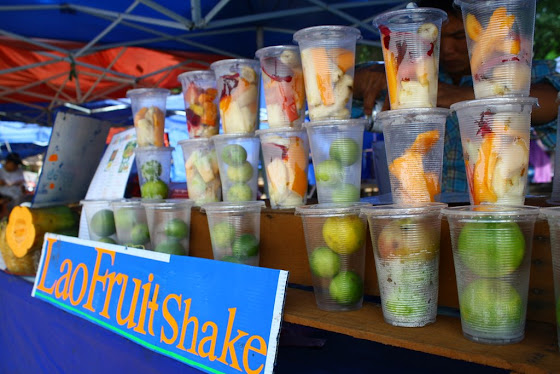 Así se ven las ventas de comida, como esta que es Lao Fruit Shakes