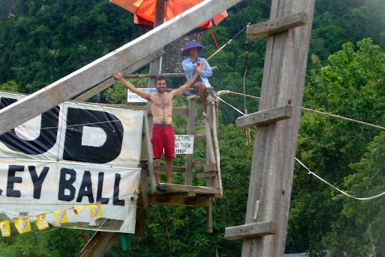 Aquí estoy yo listo para hacer el rope swing y tirarme al río