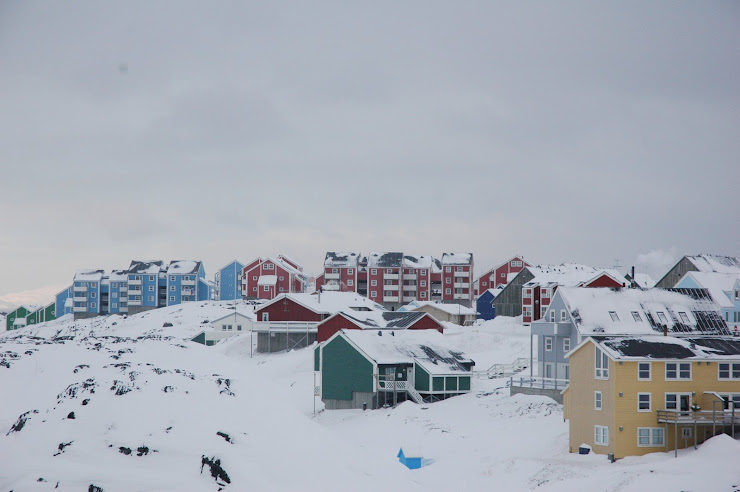 Fargerike hus på Grønland