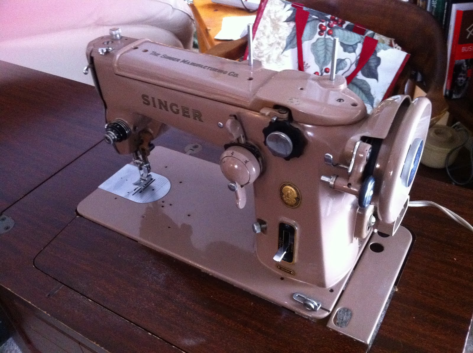 Greyscale: 1954 Singer 306