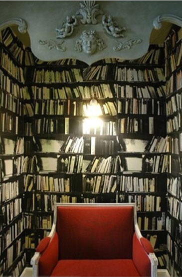 10 Rooms: Yea or Nay: Bookshelf Wallpaper?