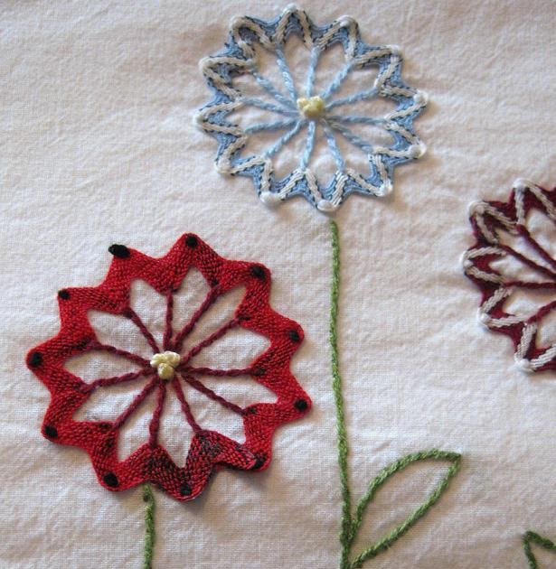 Gumbo Lily Ricrac flowers embroidery tutorial....