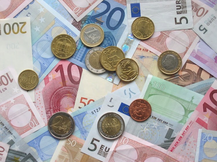 Από Τετάρτη οι αιτήσεις για τους υπερχρεωμένους στις τράπεζες