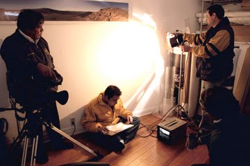 el equipo de teveunam preparando luces