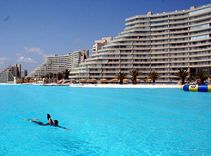 [Maurio+Giaconia+in+pool.jpg]