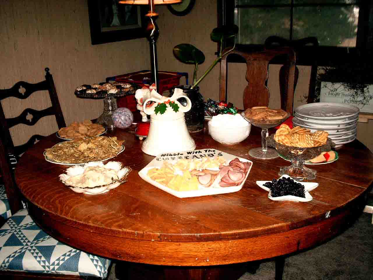 [Table+with+appetizers.jpg]