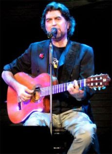 É um compositor nascido em 1949 em Úbeda onde estudou com freiras Carmelitas e sacerdotes