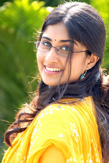 Baby Shamili in Telugu movie Oye - images in Tamilposters.com