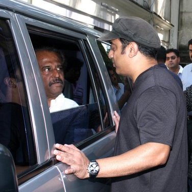 Superstar Rajniikanth indian-desi-actor-rajnikant-movie-celebrity-filmstar-rajni-health-hospital-icu-chennai