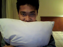 comei..nyer...bestnyer peluk bantal ni...herm...geram..geram