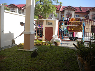 ~Life is what u make of it~: projek tanam rumput