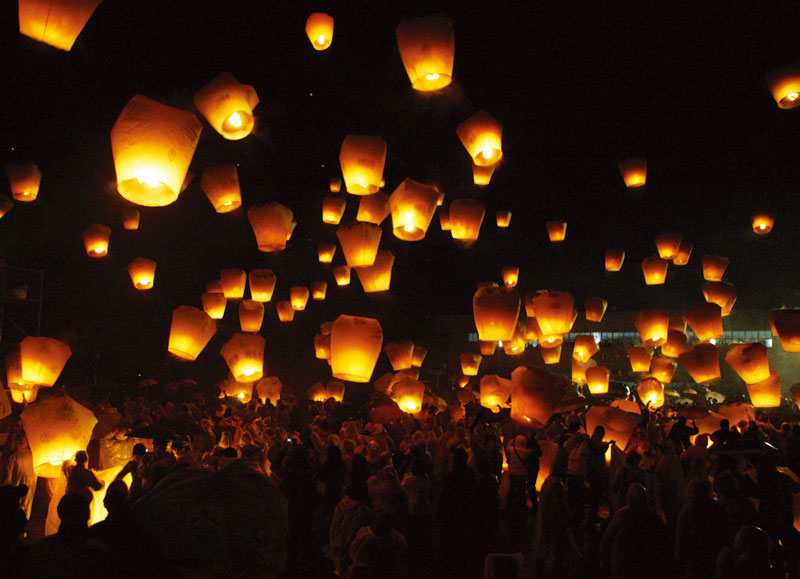 Us Online News Appeal over sky lanterns on Chinese New Year