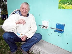 Пчеловод Вячеслав Савин