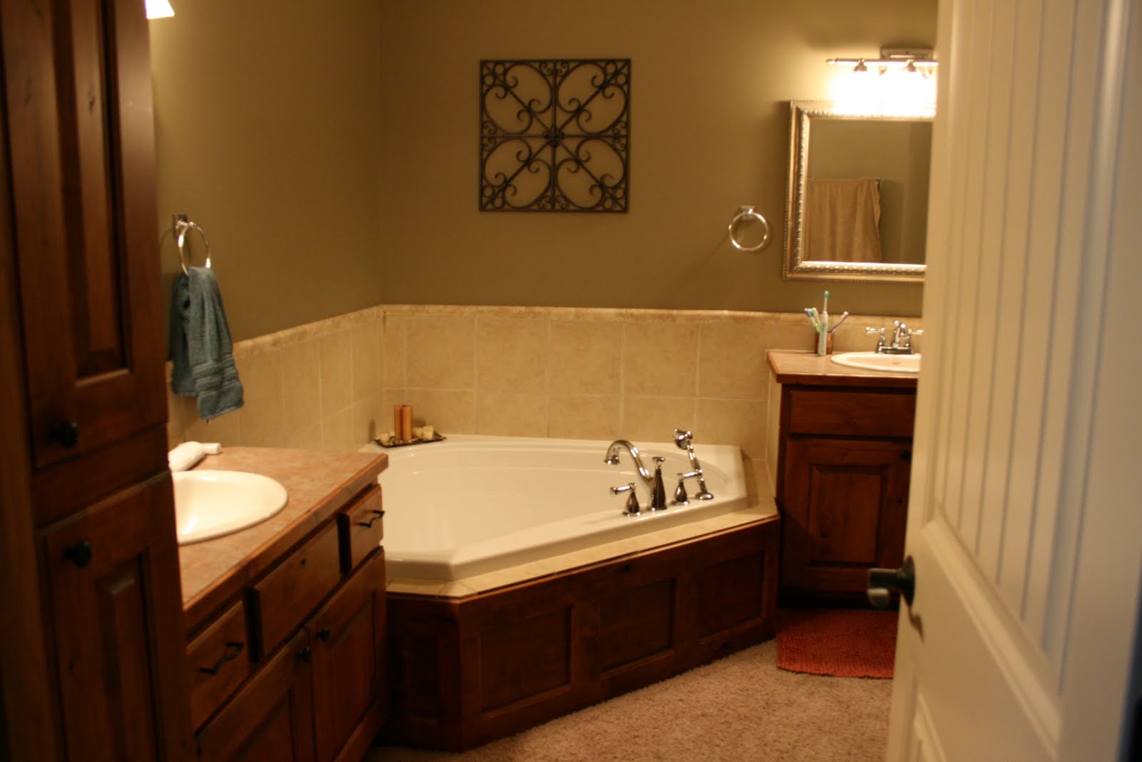 Kitchen cabinet king Master bathroom