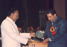 V K Choudhry receiving award