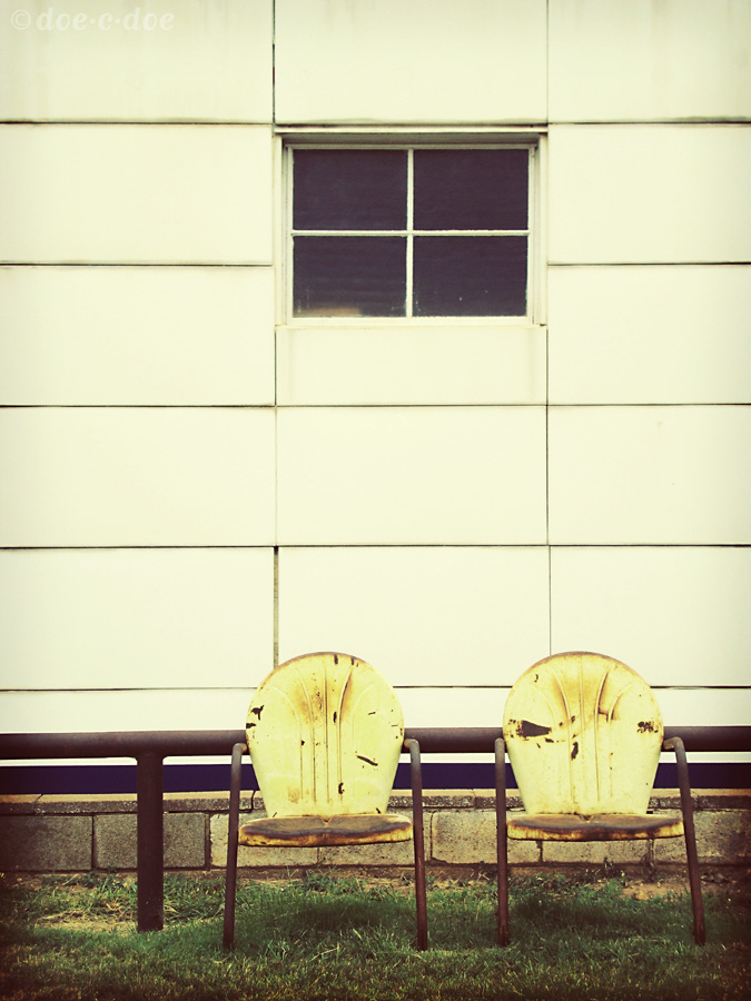 [yellow+chairs.jpg]