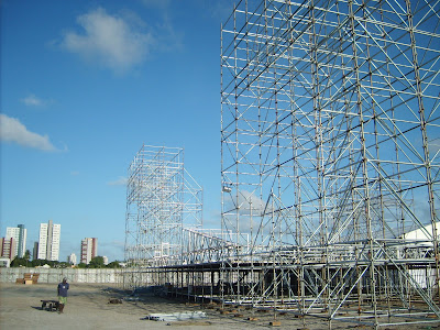 Mais fotos e videos da construção do palco em Recife Maiden+Recife+079