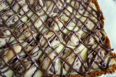 [choc+chip+cookie+dough+cheesecake+bars2.jpg]