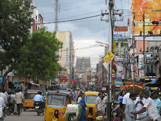 Madurai_street_scenery.jpg