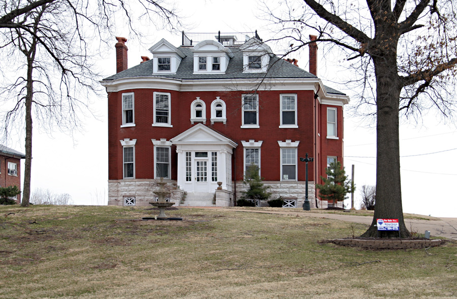 [5024+south+broadway+01.jpg]